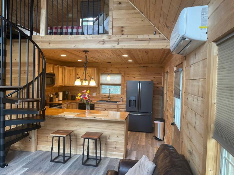 Cozy 1 Bedroom Cabin In The Heart Of Jonesborough エクステリア 写真
