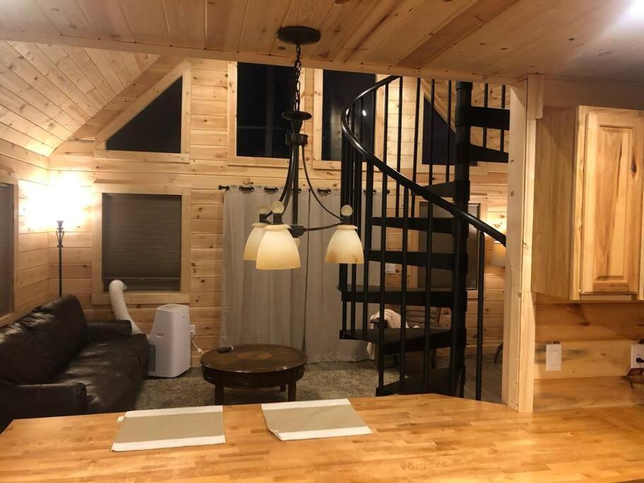 Cozy 1 Bedroom Cabin In The Heart Of Jonesborough エクステリア 写真